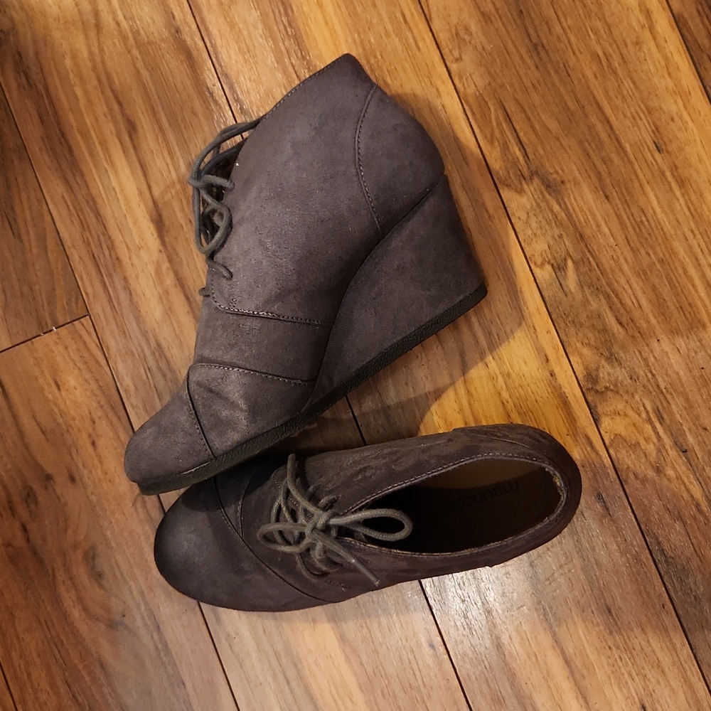Maurices grey tie wedge bootie size 7.5